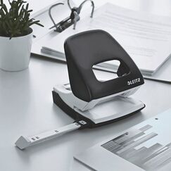 Leitz 50081095 Locher 30 Blätter Schwarz, Weiß