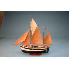 Billing Boats Dana Fishingboat Modell eines Fischereifahrzeugs Montagesatz 1:60