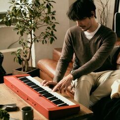 Casio CT-S1RD Digitaler Synthesizer 61 Weiß