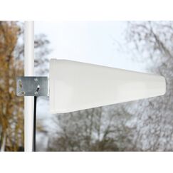 DeLOCK LTE Antenne SMA Stecker 9 - 11 dB direktional mit Anschlusskabel (RG-58, 5 m) weiß outdoor