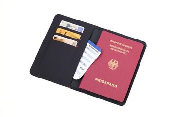 TROIKA Slim Pass Ausweishülle Schwarz Kunstleder 5 Taschen