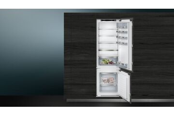 Siemens iQ500 KI87SADE0H Kühl- und Gefrierkombination Integriert 272 l Weiß