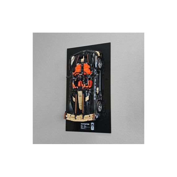 iDisplayit Acryl-Wand-Display LEGO 42232 Koenigsegg Sadairs, Mit schwarzem Boden