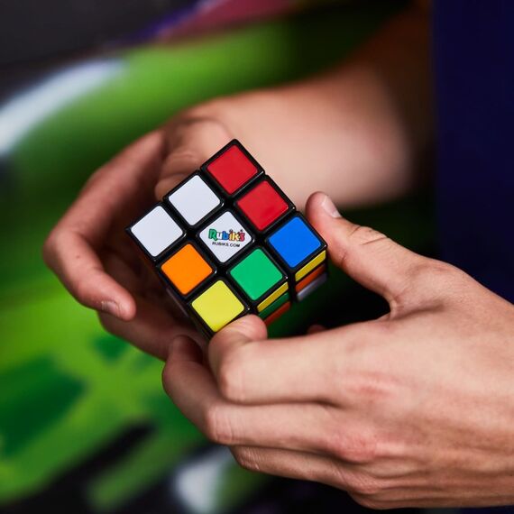 Rubik’s - 3x3 Zauberwürfel, original klassischer Cube für Logik-Akrobaten ab 8 Jahren, verbesserter Mechanismus, leichtgängiges Handling, leuchtende Farben, geeignet zum Spielen unterwegs, 2 image