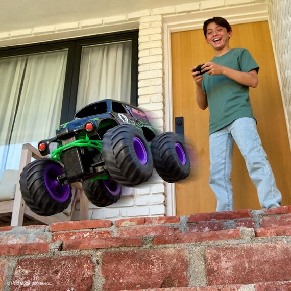 Monster Jam - Smash 'n Bash Grave Digger, ferngesteuerter Monstertruck, der sich beim Crash verformt und auf Knopfdruck wieder repariert, 4 image