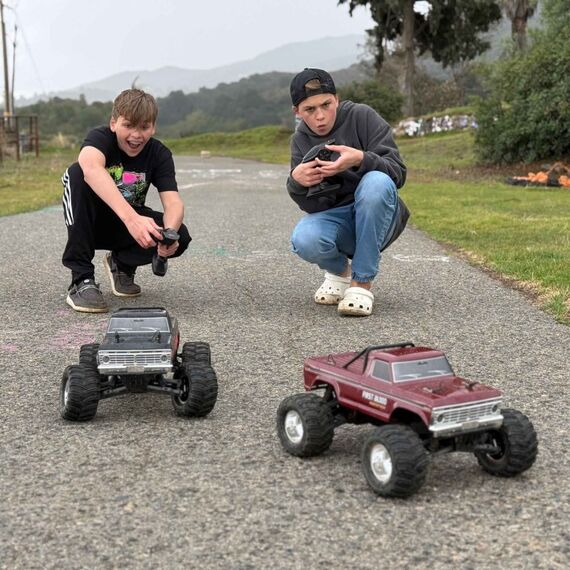 FMS 1:10 Ford F100 Monster Truck 2WD RTR / RS ferngesteuerte (RC) modell Off-Road-Wagen Elektromotor, 9 image
