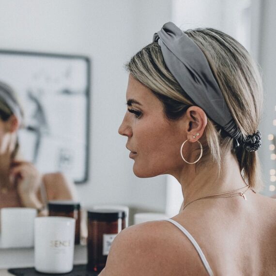 Ailoria SOYEUX & DOUX Set Headband und Scrunchie S aus Seide, Farbe: Grau, 5 image