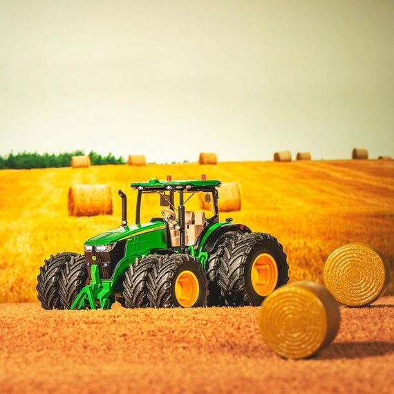 Siku John Deere 7290R ferngesteuerte (RC) modell Traktor Elektromotor 1:32, 8 image