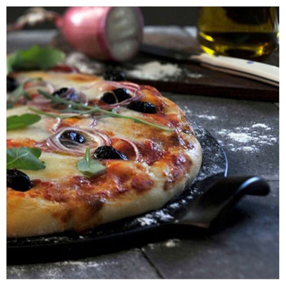 Emile Henry Smooth Pizza Stone, 7 image