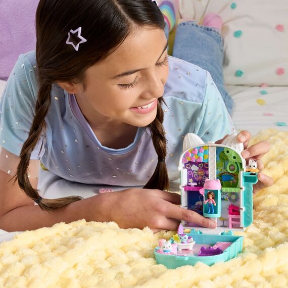 Polly Pocket Minipuppen und Spielset, Schatulle von Gabby’s Dollhouse mit 9 Zubehörteilen und Katzenfreunden, 2 image