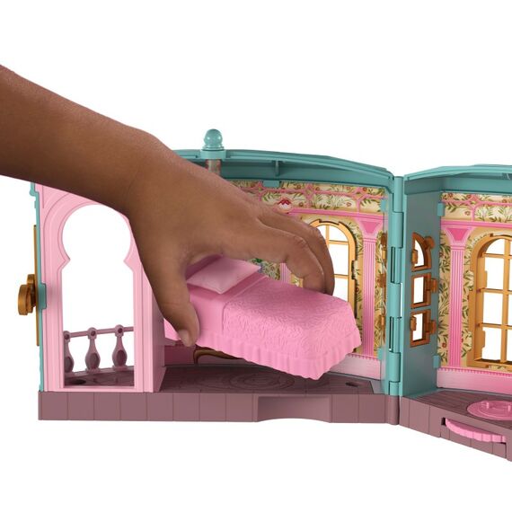 Mattel Universal Pictures Wicked Schlafzimmer-Spielset „Heißgeliebt“ mit kleiner Puppe, bestehend aus 3 Spielbereichen und insgesamt 10 Zubehörteilen, 3 image
