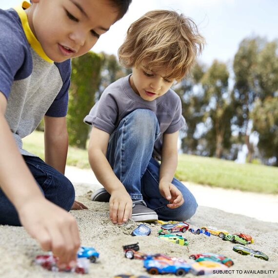Hot Wheels Set mit 10Fahrzeugen im Maßstab 1:64 für Sammler und Kinder, 3 image