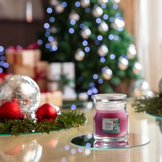 Yankee Candle Sparkling Winterberry Signature Small Jar 8.4 cm, 2 image