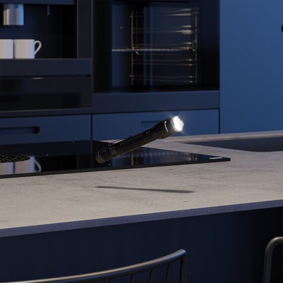 Varta Taschenlampe LED inkl. 2x AA Batterien, Aluminium Light F20 Pro Leuchte, Lampe mit drei Leuchtmodi, Taschenleuchte mit Aluminiumgehäuse, texturiertem Griff, stoßfest, 3 image