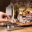 ROBOTIME DG162 DIY-Miniatur-Haus/Bücherecke DIY-Miniaturhaus, 6 image